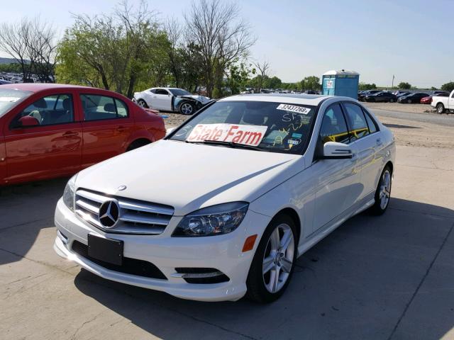 WDDGF5EB0BR167631 - 2011 MERCEDES-BENZ C 300 WHITE photo 2