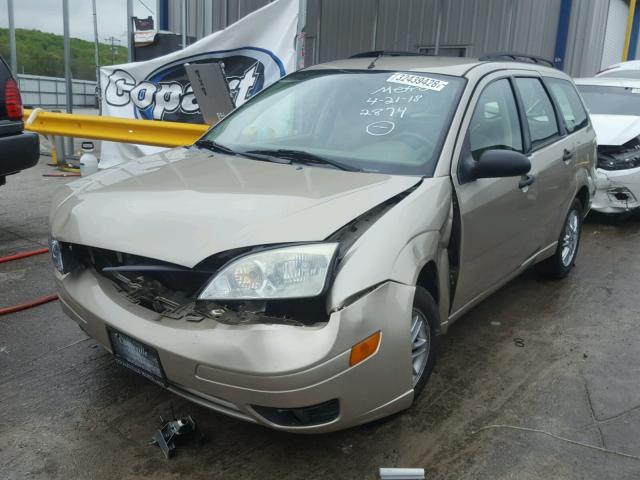 1FAFP36N86W112874 - 2006 FORD FOCUS ZXW TAN photo 2