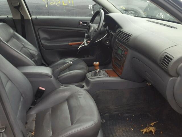 WVWRH63B54P198281 - 2004 VOLKSWAGEN PASSAT GLX 银色 照片 5