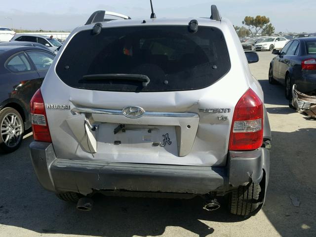 KM8JN12D15U116749 - 2005 HYUNDAI TUCSON GLS SILVER photo 9