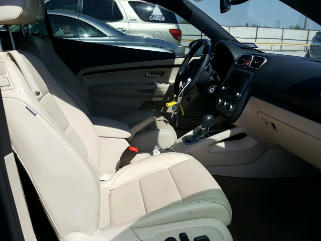 WVWFW8AH5DV002895 - 2013 VOLKSWAGEN EOS LUX 黑色 照片 5