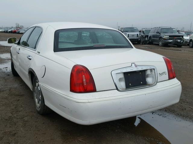 1LNHM82W3XY653145 - 1999 LINCOLN TOWN CAR S WHITE photo 3