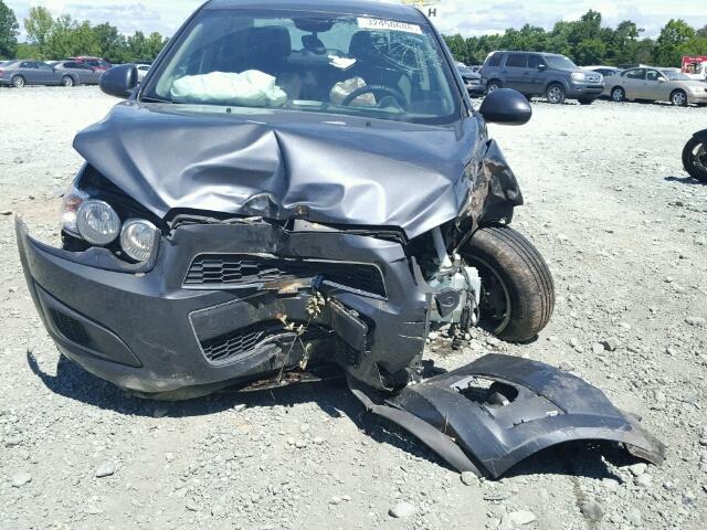 1G1JA5SH3C4197379 - 2012 CHEVROLET SONIC LS 灰色 照片 9