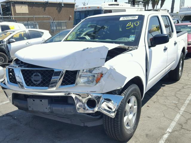 1N6AD07UX8C405064 - 2008 NISSAN FRONTIER C WHITE photo 2