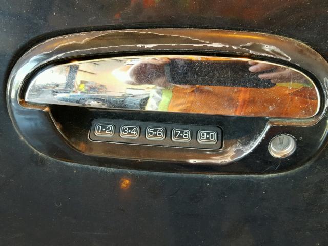 5LMPU28L7XLJ13345 - 1999 LINCOLN NAVIGATOR შავი ფოტო 10