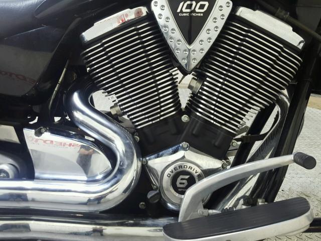 5VPCB26D863001001 - 2006 VICTORY MOTORCYCLES KINGPIN შავი ფოტო 12