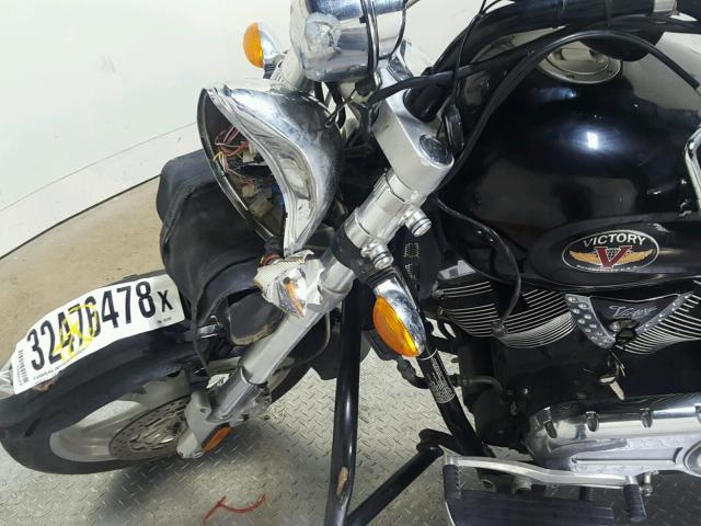 5VPCB26D863001001 - 2006 VICTORY MOTORCYCLES KINGPIN შავი ფოტო 17