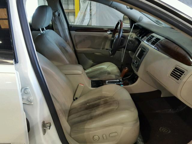 1G4HK5ESXBU113577 - 2011 BUICK LUCERNE SU WHITE photo 5