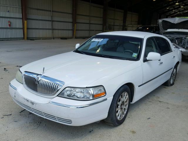 1LNHM81W27Y613365 - 2007 LINCOLN TOWN CAR S WHITE photo 2