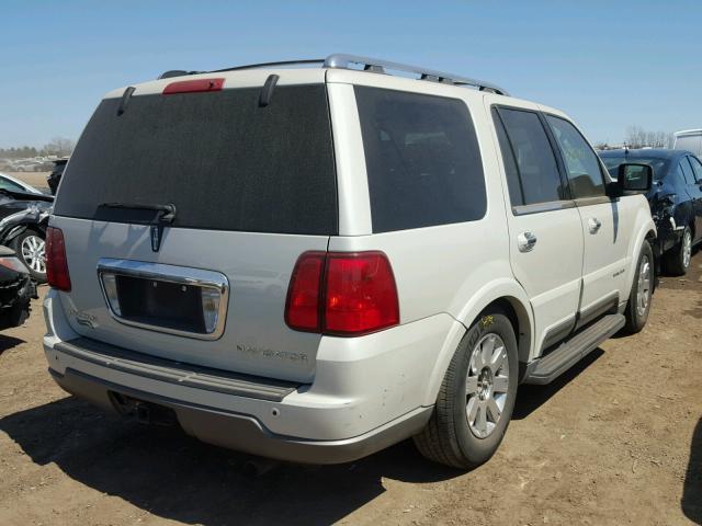 5LMFU28R34LJ39839 - 2004 LINCOLN NAVIGATOR WHITE photo 4