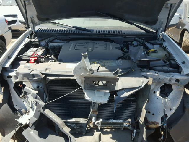 5LMFU28R34LJ39839 - 2004 LINCOLN NAVIGATOR WHITE photo 7