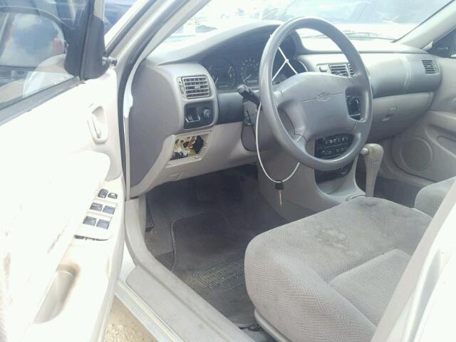 1Y1SK52811Z433628 - 2001 CHEVROLET GEO PRIZM 银色 照片 9