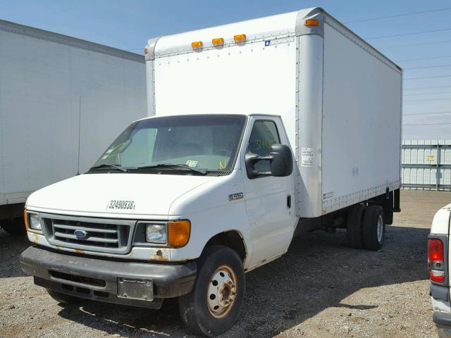 1FDXE45P77DA64368 - 2007 FORD ECONOLINE WHITE photo 2