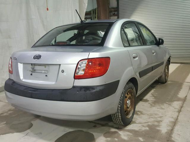 KNADE223796579307 - 2009 KIA RIO BASE GRAY photo 4