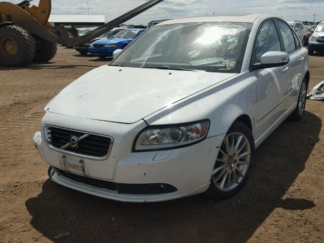 YV1382MS6A2495950 - 2010 VOLVO S40 2.4I WHITE photo 2