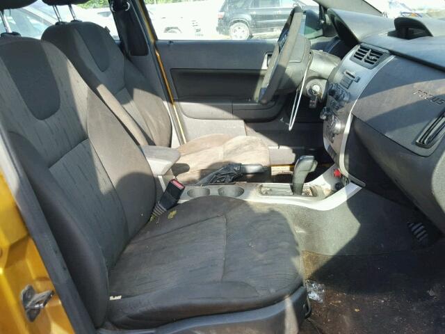 1FAHP35N09W250195 - 2009 FORD FOCUS SE GOLD photo 5