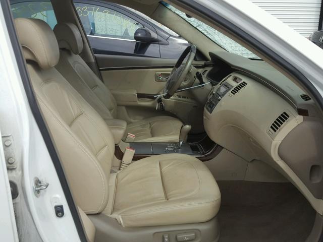 KMHFC46F79A342116 - 2009 HYUNDAI AZERA SE WHITE photo 5