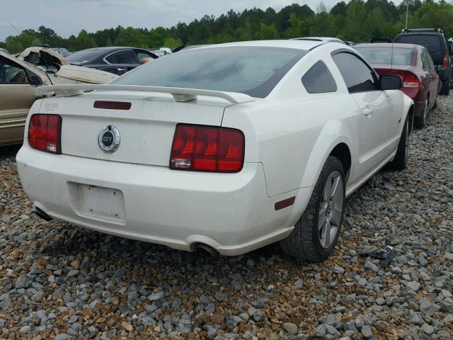 1ZVHT82H065132096 - 2006 FORD MUSTANG GT WHITE photo 4