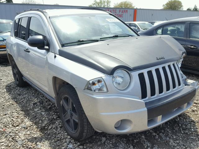 1J8FT47W87D124581 - 2007 JEEP COMPASS SILVER photo 1