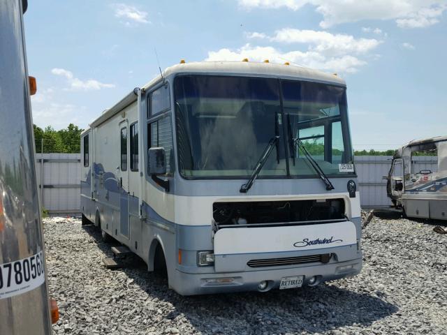 1GBLP37JXV3316170 - 1998 CHEVROLET P30 TAN photo 1