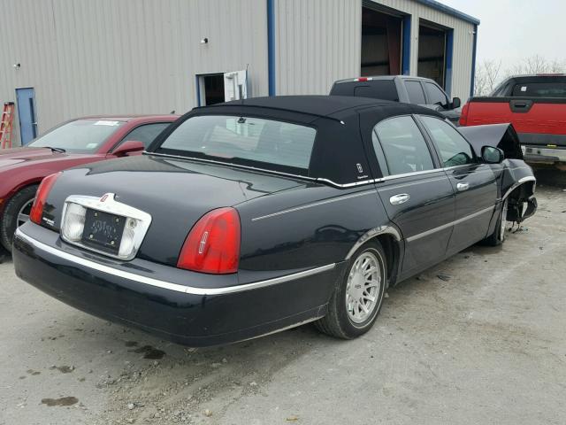 1LNFM82W3WY666225 - 1998 LINCOLN TOWN CAR S BLACK photo 4