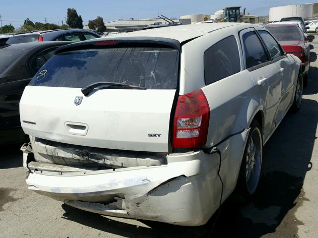 2D4FV48V75H529311 - 2005 DODGE MAGNUM SXT WHITE photo 4