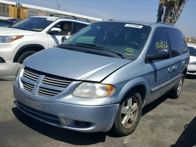 1D4GP45R15B305837 - 2005 DODGE CARAVAN SX SILVER photo 2