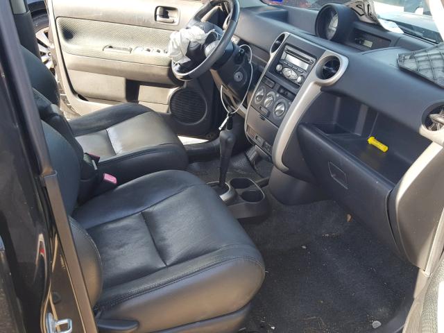 JTLKT324664074448 - 2006 TOYOTA SCION XB BLACK photo 5