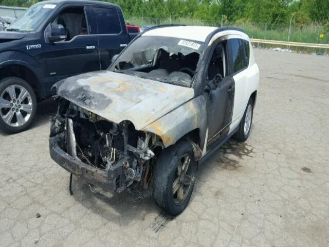 1J4NT4FB8AD520948 - 2010 JEEP COMPASS SP თეთრი ფოტო 2