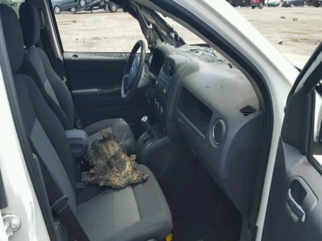 1J4NT4FB8AD520948 - 2010 JEEP COMPASS SP თეთრი ფოტო 5