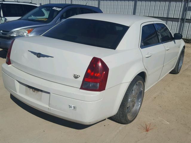 2C3KA43R96H459169 - 2006 CHRYSLER 300 WHITE photo 4