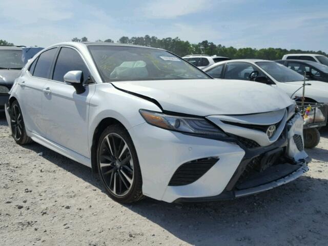 4T1B61HK1JU028009 - 2018 TOYOTA CAMRY XSE WHITE photo 1