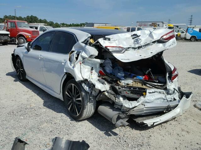 4T1B61HK1JU028009 - 2018 TOYOTA CAMRY XSE WHITE photo 3