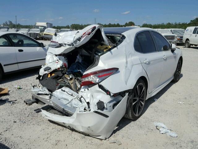 4T1B61HK1JU028009 - 2018 TOYOTA CAMRY XSE WHITE photo 4