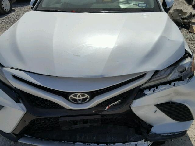 4T1B61HK1JU028009 - 2018 TOYOTA CAMRY XSE WHITE photo 7