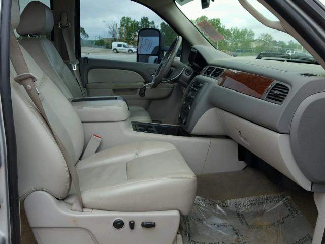 1GT424C88CF113863 - 2012 GMC SIERRA K35 SILVER photo 5