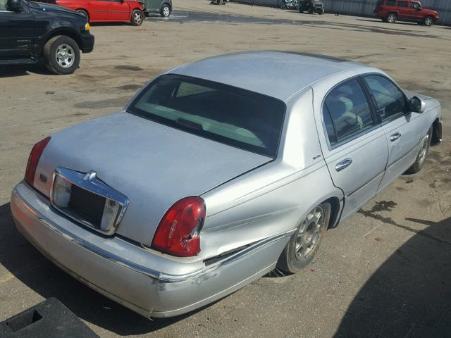 1LNHM82W42Y657620 - 2002 LINCOLN TOWN CAR S SILVER photo 4