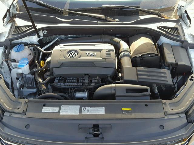 1VWDT7A38HC053627 - 2017 VOLKSWAGEN PASSAT R-L WHITE photo 7