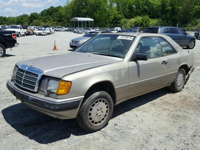 WDBEA50D0KB058439 - 1989 MERCEDES-BENZ 300 CE BEIGE photo 2