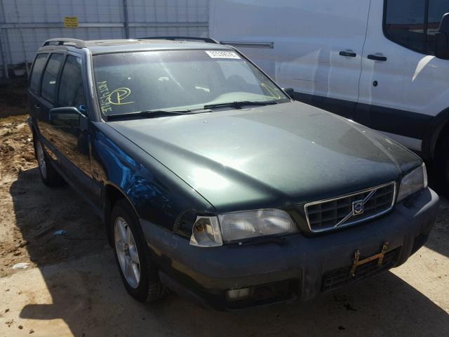 YV1LZ564XW2452698 - 1998 VOLVO V70 XC GREEN photo 1