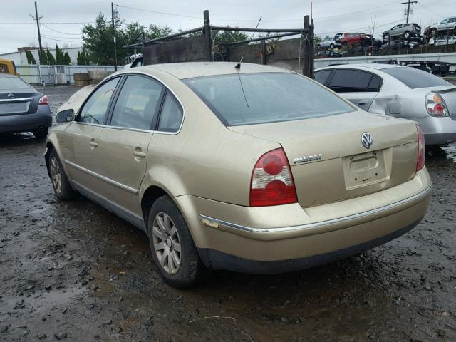 WVWPD63B81P088324 - 2001 VOLKSWAGEN PASSAT GLS GOLD photo 3