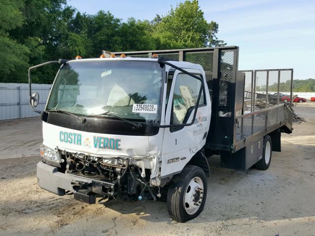 3FRLL45Z66V349170 - 2006 FORD LOW CAB FO WHITE photo 2