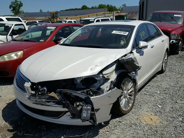 3LN6L2J96FR614081 - 2015 LINCOLN MKZ WHITE photo 2