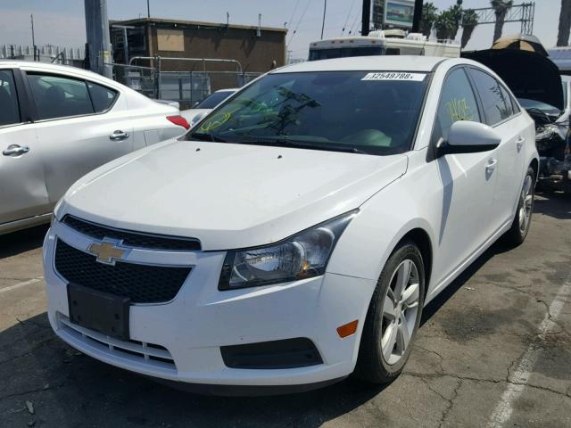 1G1P75SZ0E7272963 - 2014 CHEVROLET CRUZE WHITE photo 2