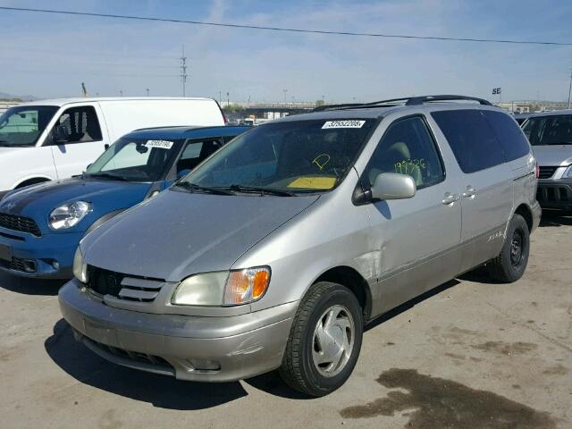 4T3ZF13CX2U437178 - 2002 TOYOTA SIENNA LE GRAY photo 2