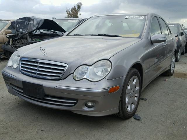 WDBRF54H56A869424 - 2006 MERCEDES-BENZ C GENERATI GRAY photo 2