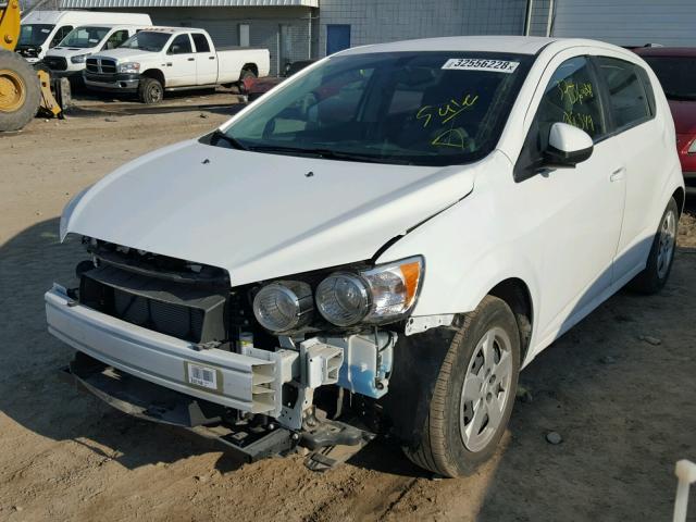 1G1JA6SH3G4172803 - 2016 CHEVROLET SONIC LS 白色 照片 2