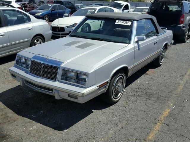 1C3BC55E8FG313125 - 1985 CHRYSLER LEBARON SILVER photo 2