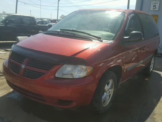 1D4GP45R95B256578 - 2005 DODGE CARAVAN SX RED photo 2