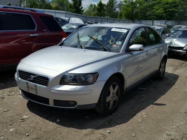 YV1MH682252077686 - 2005 VOLVO S40 T5 AWD SILVER photo 2